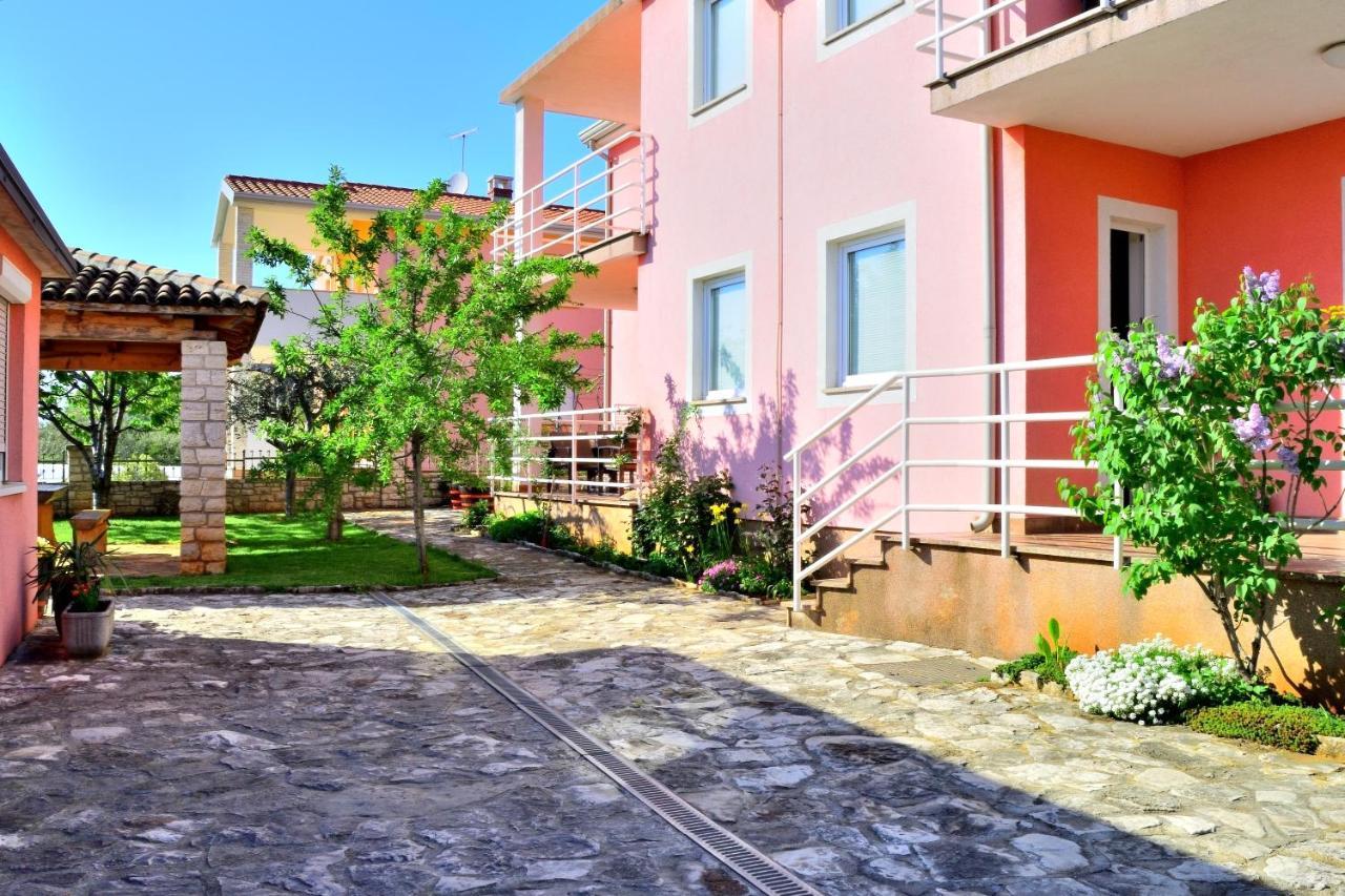 Apartment Domus Lauri أوماغ المظهر الخارجي الصورة