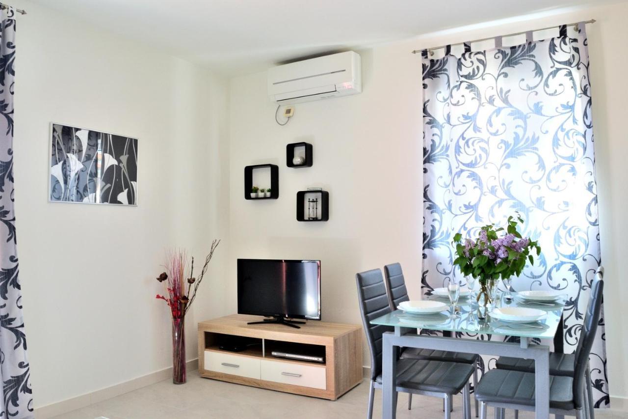 Apartment Domus Lauri أوماغ المظهر الخارجي الصورة