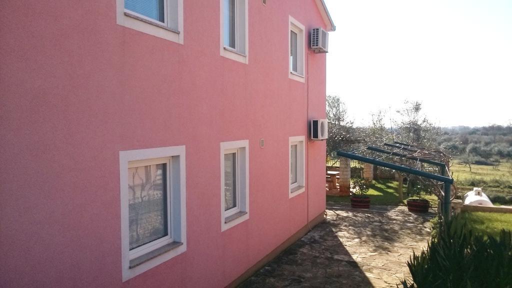 Apartment Domus Lauri أوماغ الغرفة الصورة