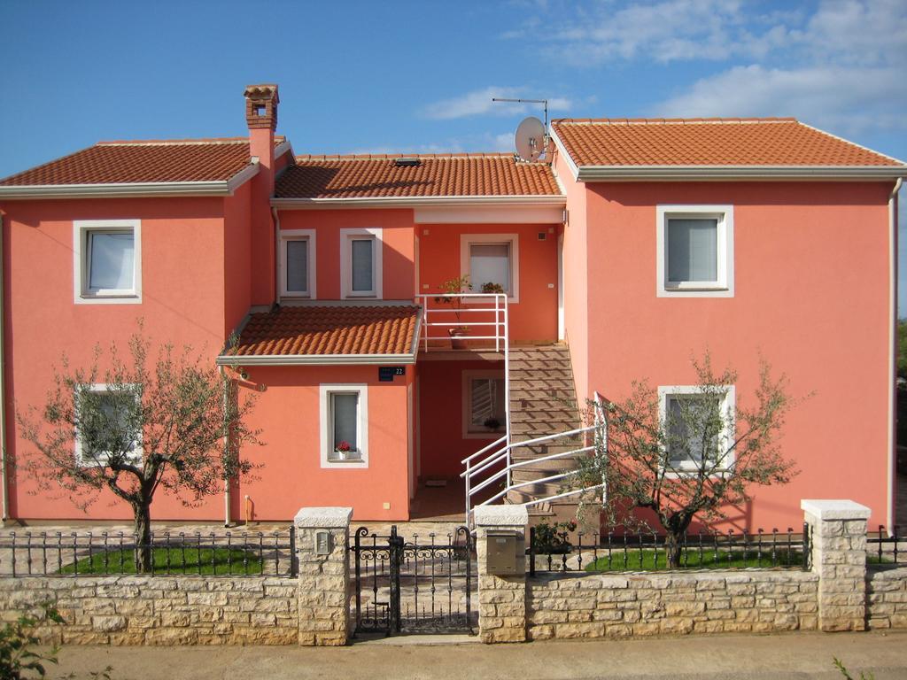 Apartment Domus Lauri أوماغ الغرفة الصورة